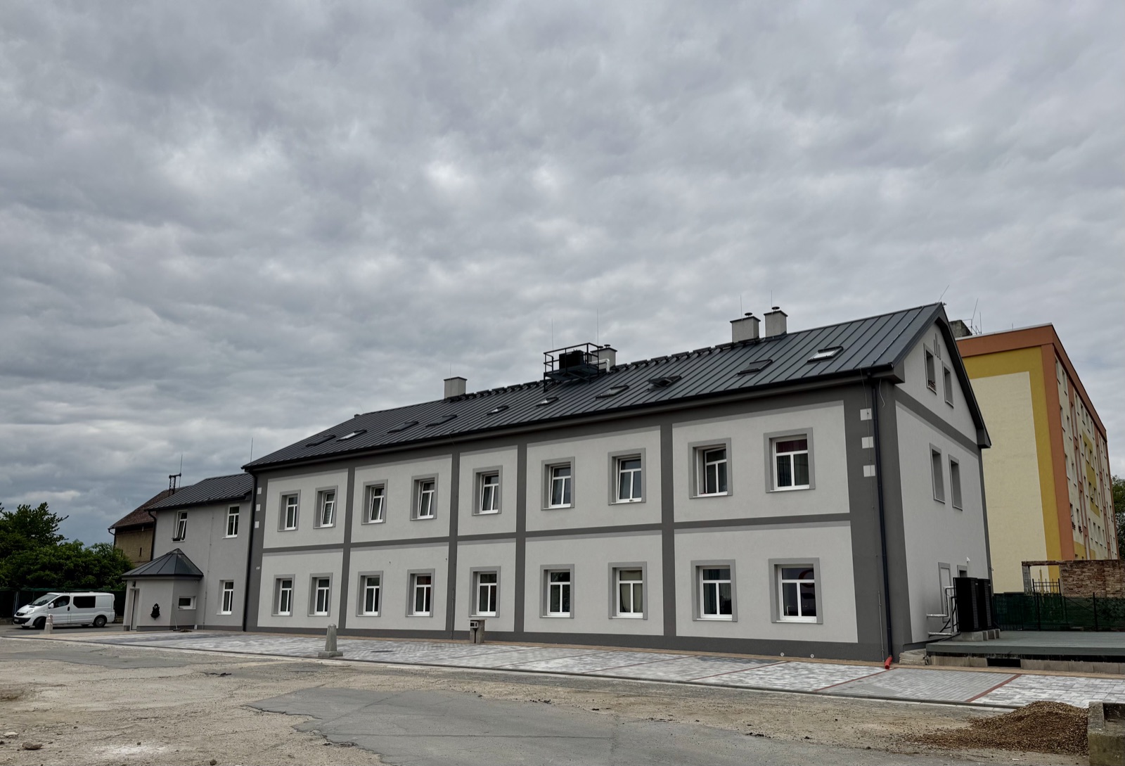 Bytový dům – západní strana
