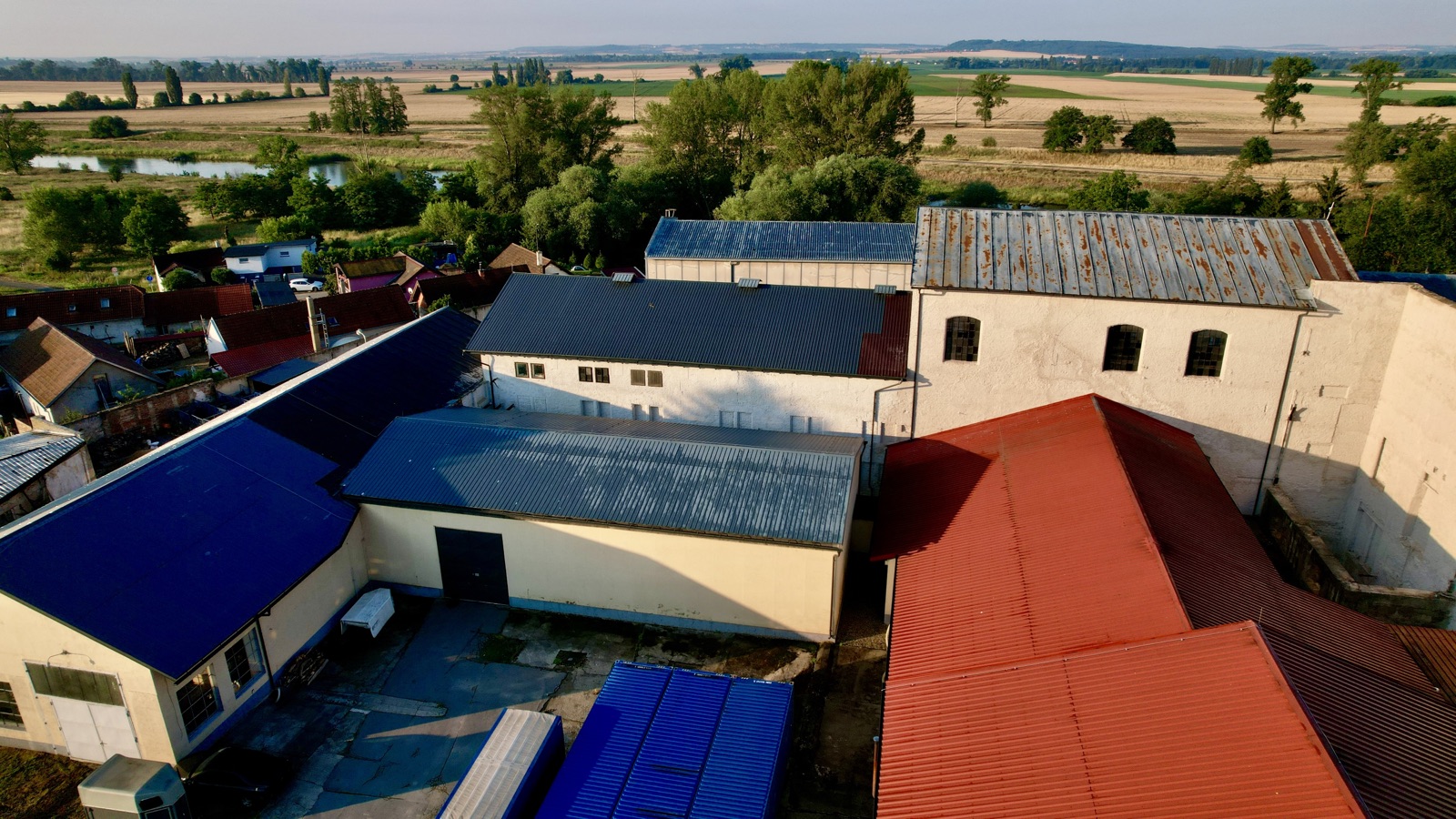 Hala F – exteriér