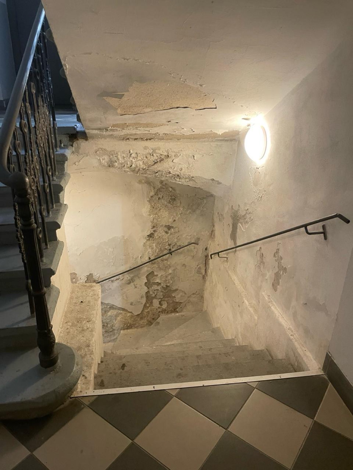 Rekonstrukce schodiště – před